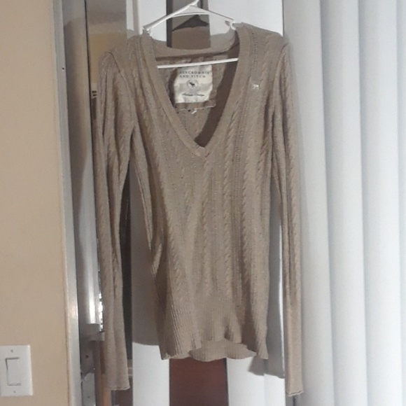 Sweater - Picture 1 of 2